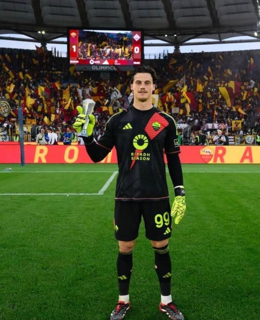 【Daniele Longo】 🧤斯维拉尔🇷🇸（25岁、身高189）的经纪