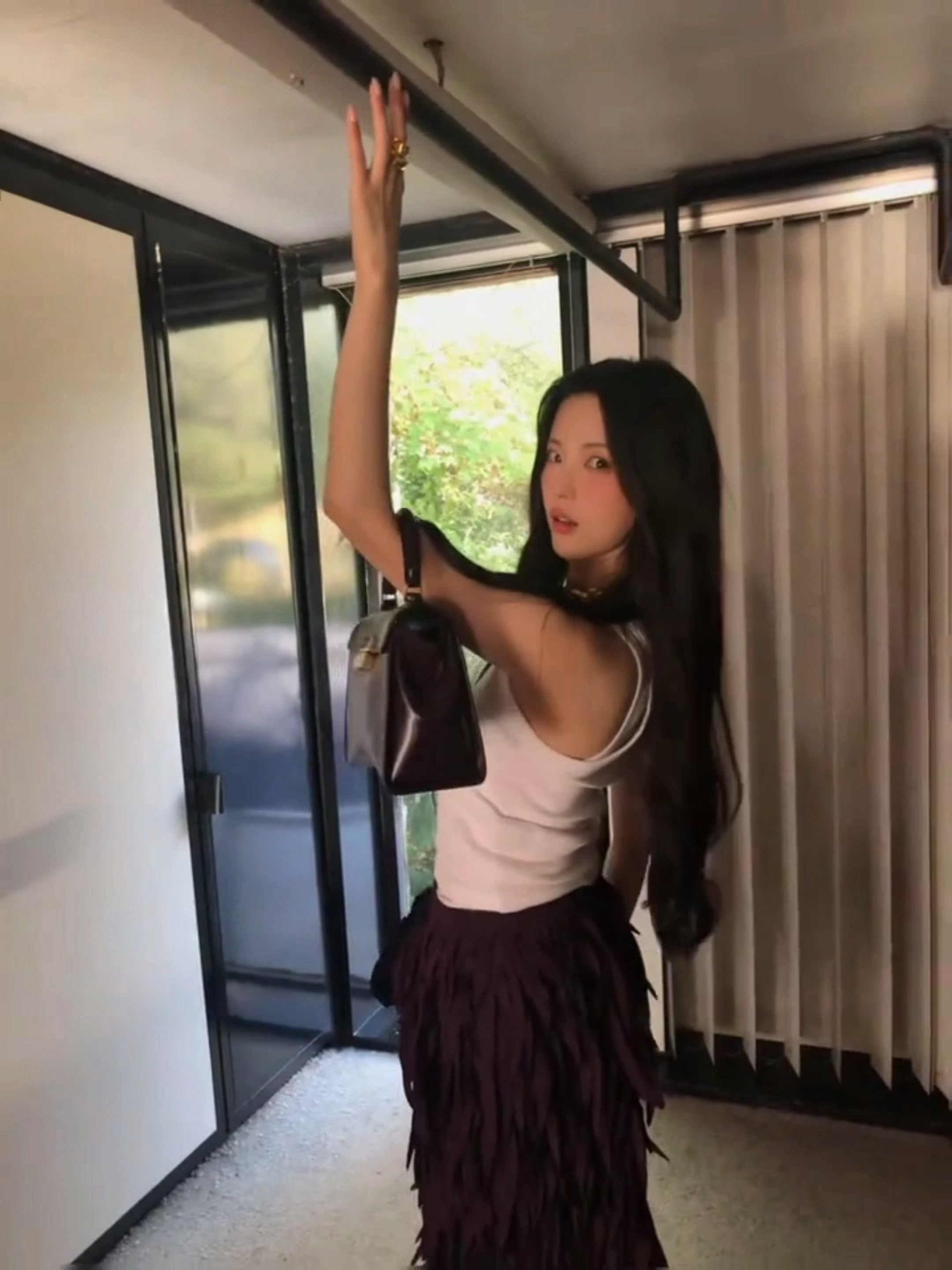 杨超越[超话]  261009 🫘更新【💼当模特的一天 模特ootd穿搭 工