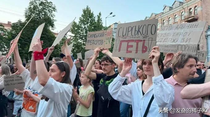 乌克兰真理报消息，针对米哈伊洛·费多罗夫被解除乌克兰国防部长职务一事，在乌克兰首