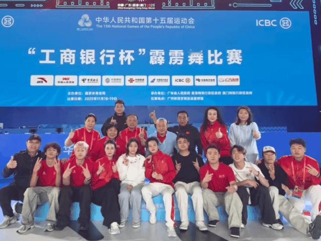 刘清漪全运会霹雳舞女子组夺冠，赛后和拉拉队主力全红婵的合影🤳😂 