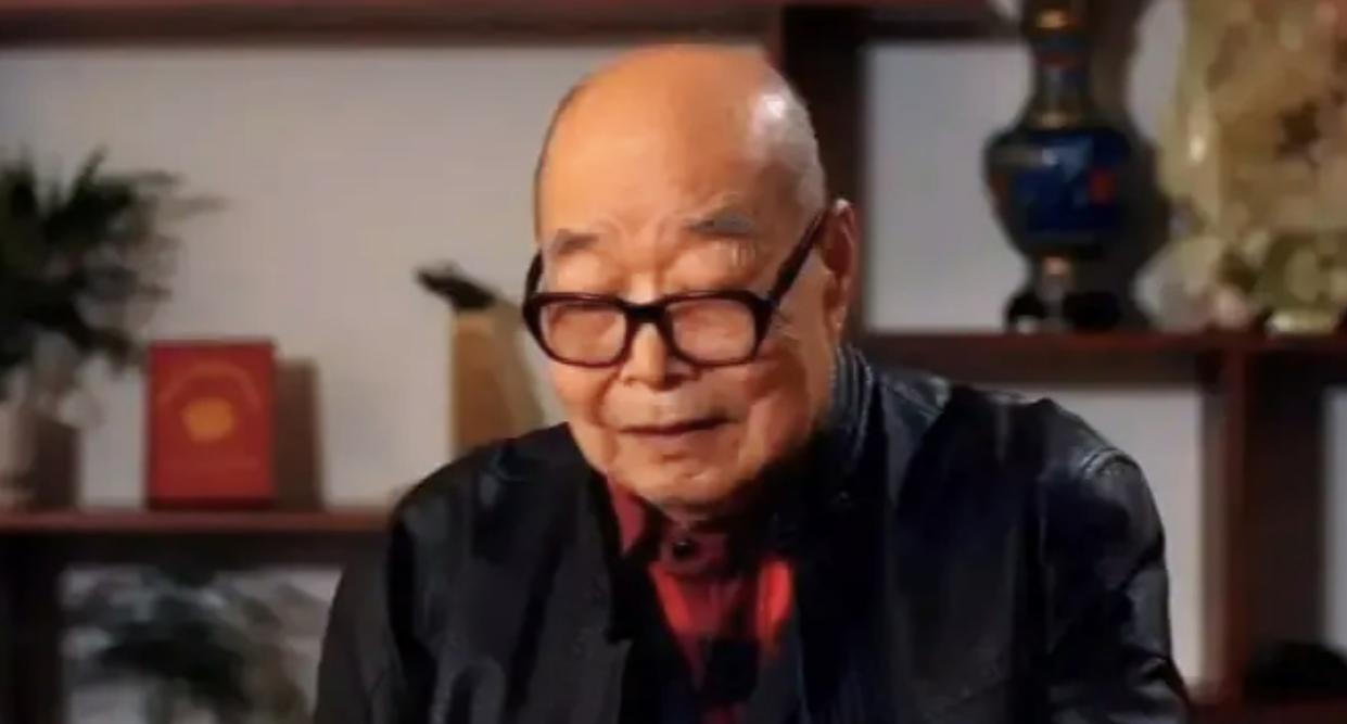 1953年，志愿军师长王扶之负伤回国探亲，偶遇一赶车老丈，便搭车回家，两人一路相