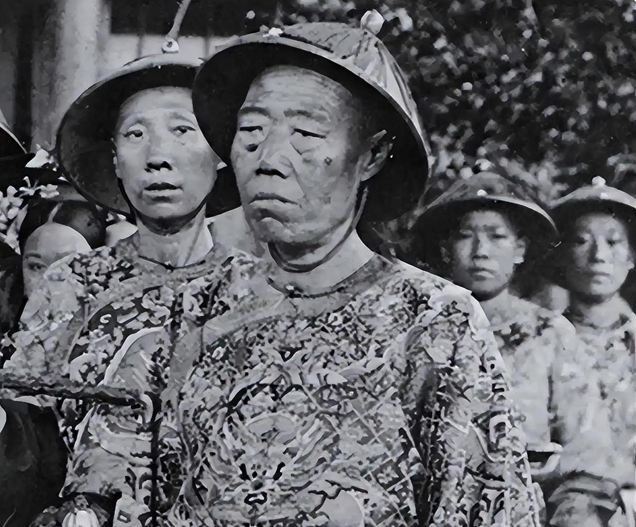 1907年，河北大城县突然热闹起来。一个老太太去世，竟然让整个县城连续摆席一个多