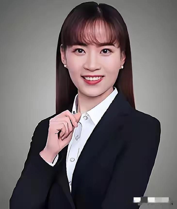 女人不要太努力
女人不能太优秀
你太优秀了
老天都要嫉妒你
大家看看图片上这个人