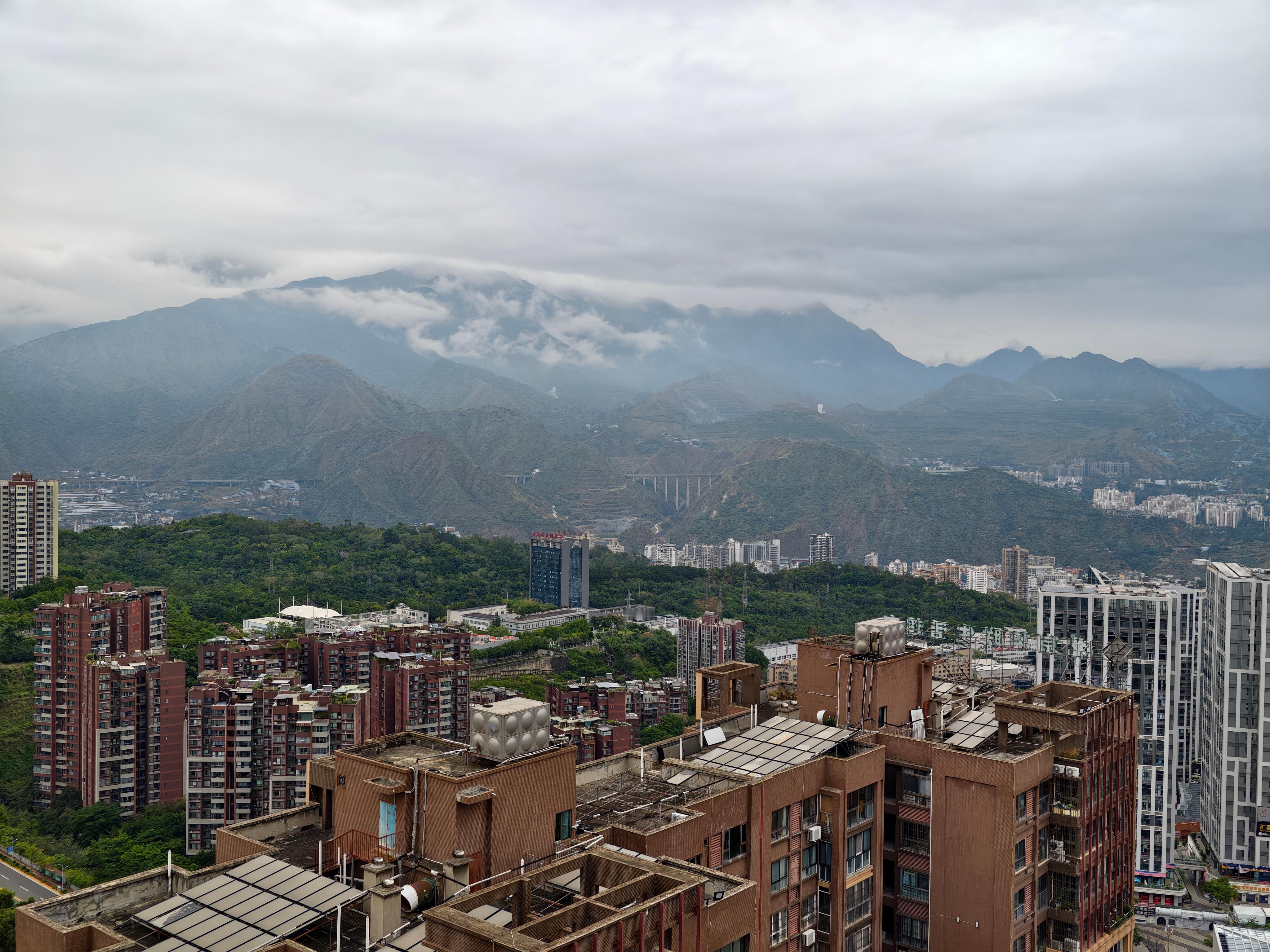 这几天降温，全家都在咳[捂嘴哭]你们那里多少度啊？ ​​​