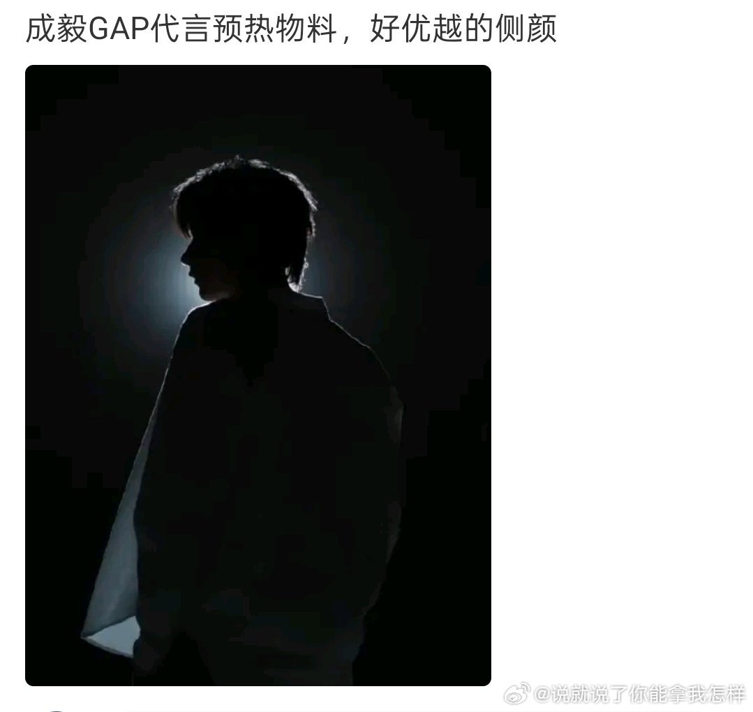 👄都撅到天上去了 ，鼻子大，山根塌，非常不协调 