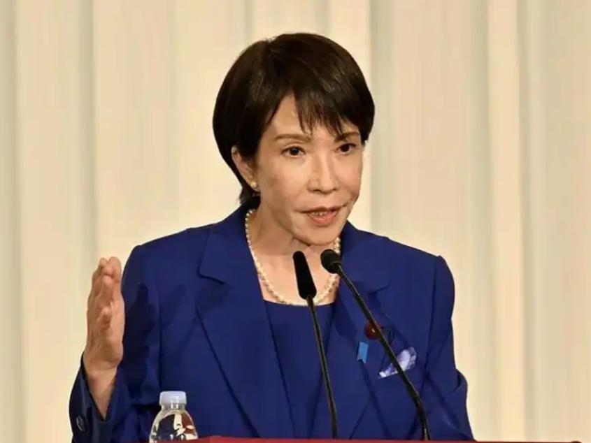 高市摊牌了，东京降级对华关系，并通告全球：中国欠日本两笔账。

就在10日，日本