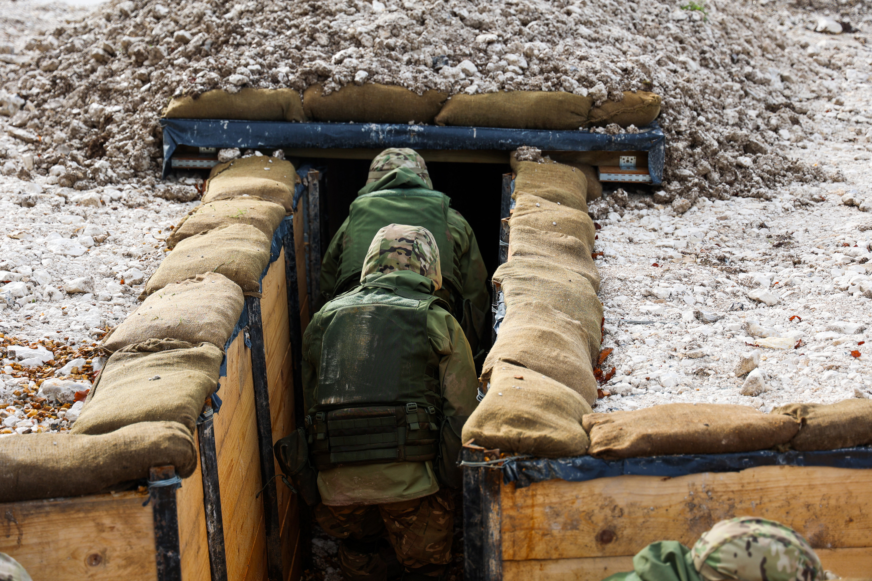 加沙战争的爆发，直接原因是因为哈马斯进入以色列管控区开枪杀人绑架人质，而其诉求，