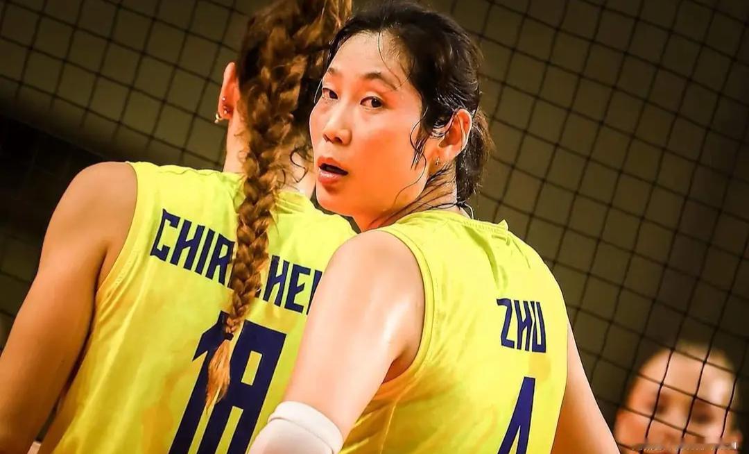 卫冕冠军世俱杯开门红，朱婷13分，加比16中10朱婷 女排世俱杯的比赛正式在巴西