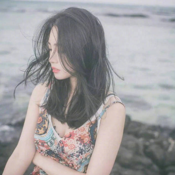 “ 奋斗真的只是因为  好吃的很贵  远方很远  喜欢的人很优秀 ” 