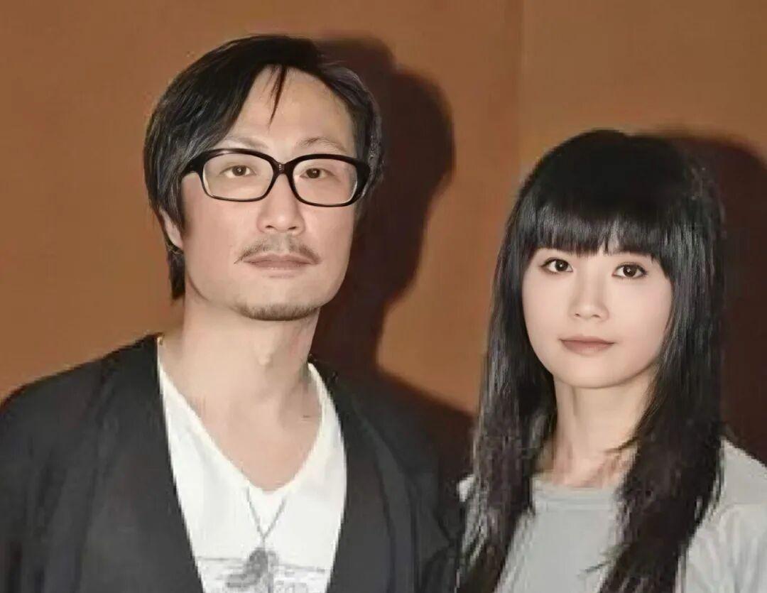 1月13日，Twins成员阿Sa在香港的一个公开活动上，首次对和健身教练的恋情做