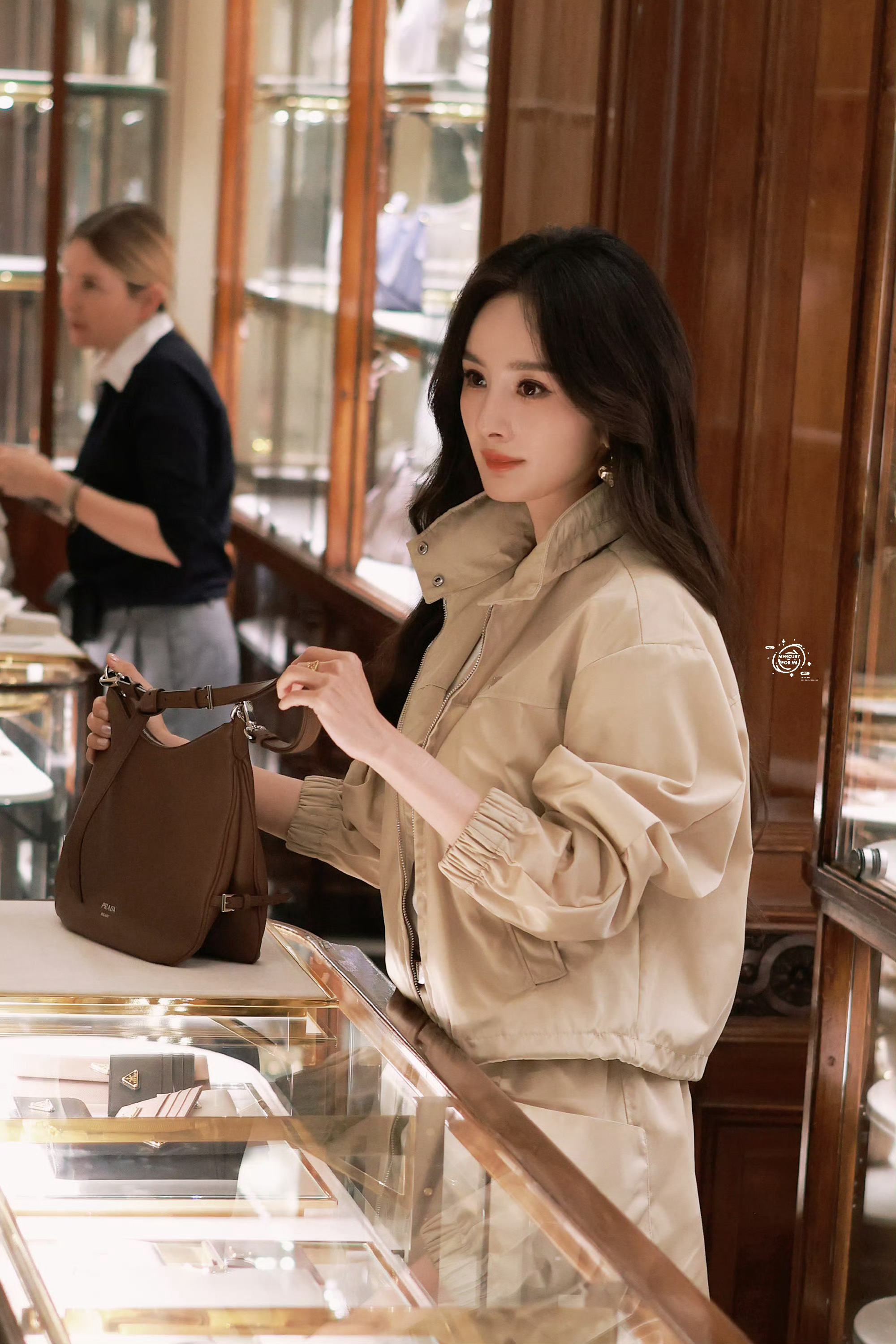 大幂幂闪耀米兰时装周 