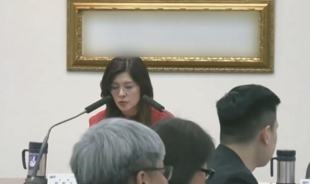 郑丽文要被换掉？根据台媒披露，国民党本土派正在酝酿在2026年底，换掉郑丽文，推