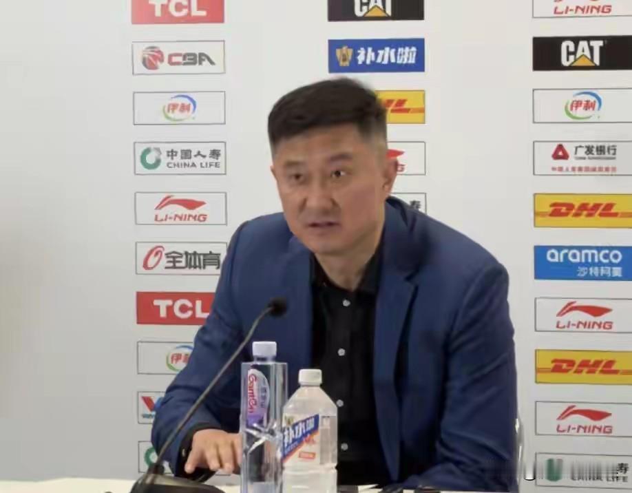 杜锋:球员健康永远放在第一位，球队输球不见得是一件坏事。

CBA常规赛第九轮，