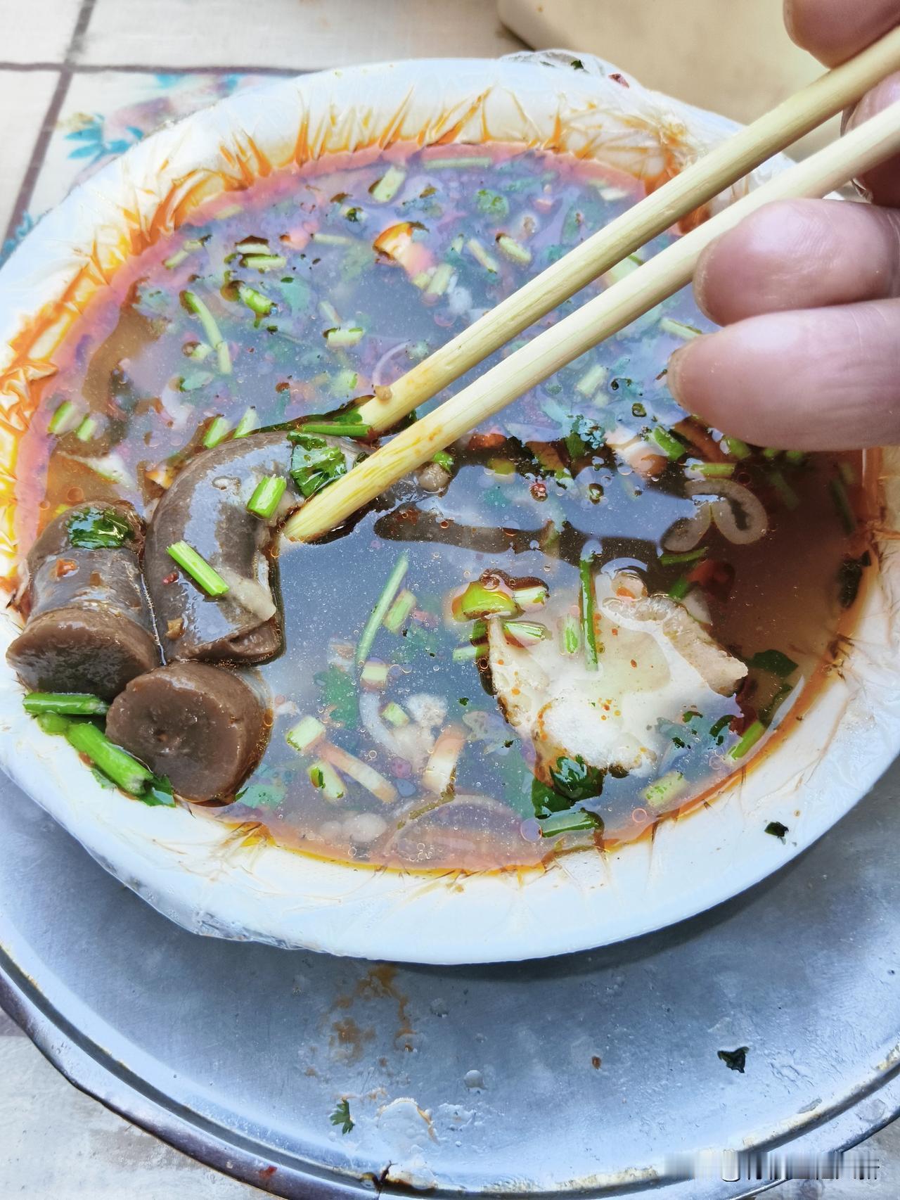 大舅哥想吃羊肠子，跟着沾光，来一碗。
舅哥想吃，羊肠子，派我去河西买，领导说，正
