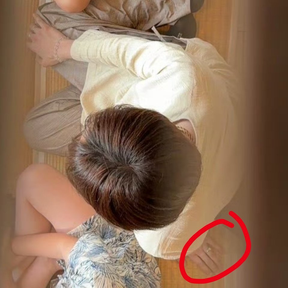 这大钻戒应该是要拍婚后带娃了吧 