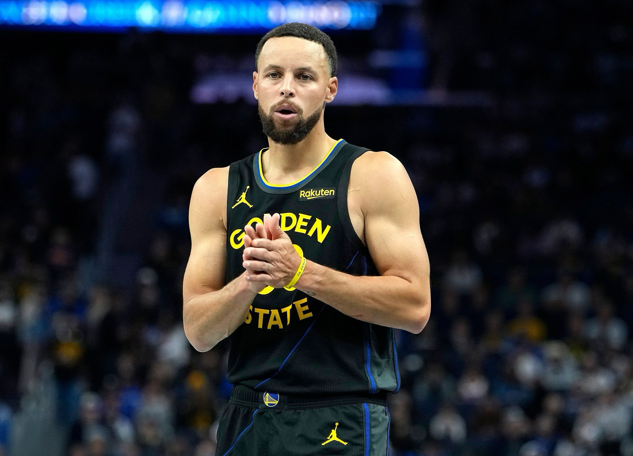 管它是现在或未来我陪着你走…库里超话创作官