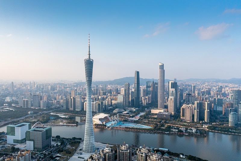 广州塔矗立珠江畔，城市天际线尽收眼底