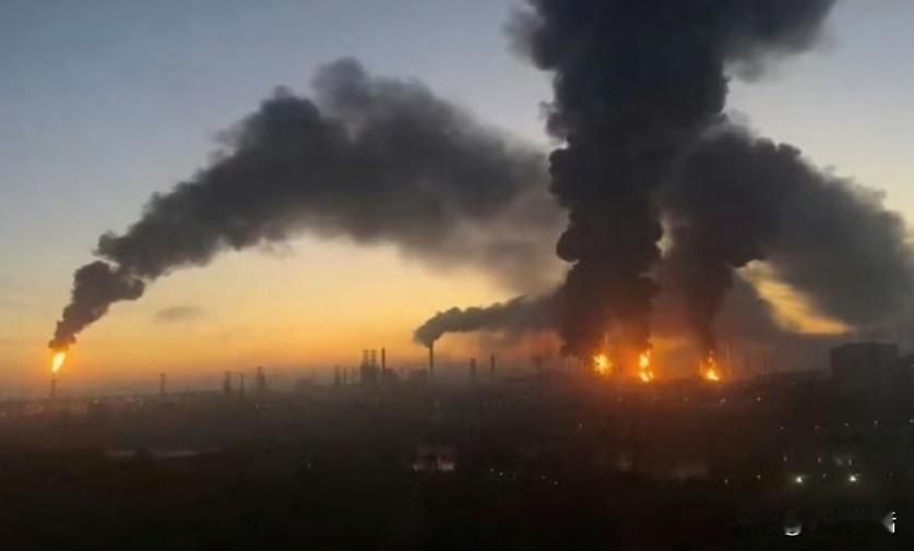 美方玩真的了？
 据俄国防部通报称，俄军于10月13日凌晨使用陆基武器和无人机，