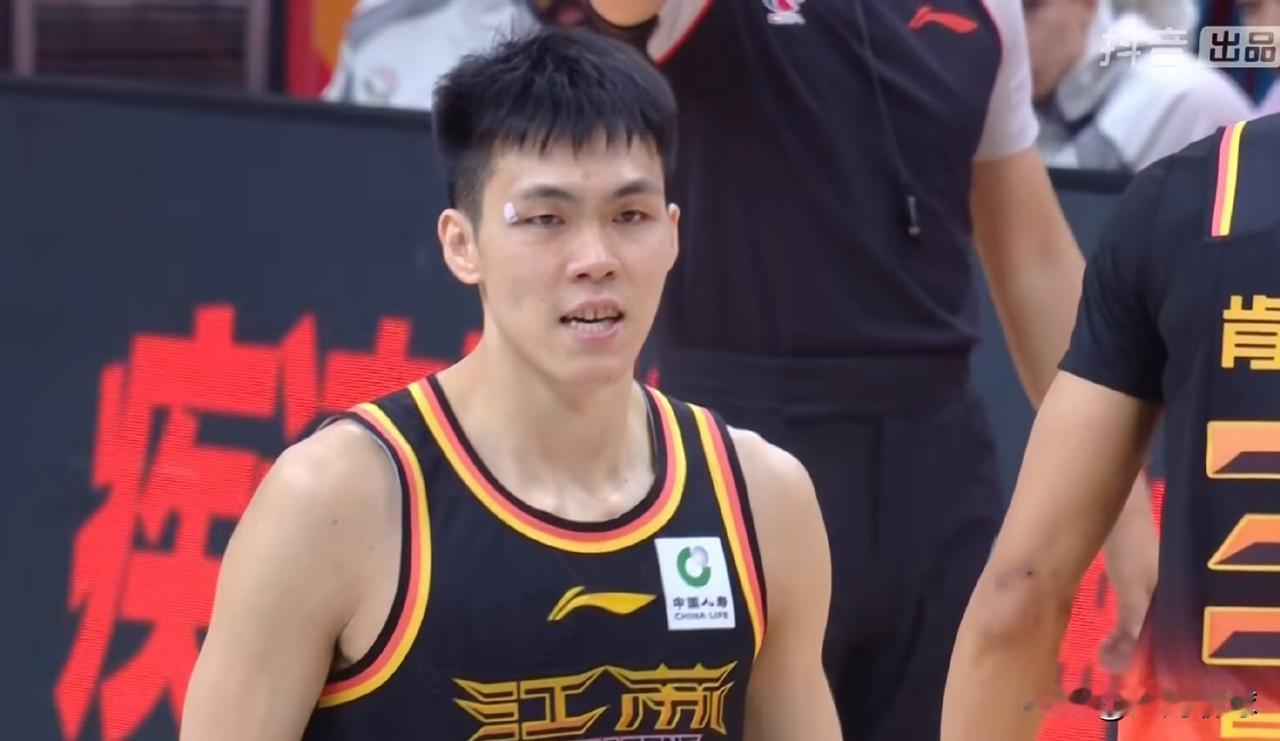 庞峥麟重回核心，拿下29分4篮板8助攻1抢断，带领江苏男篮88:68大比分主场拿