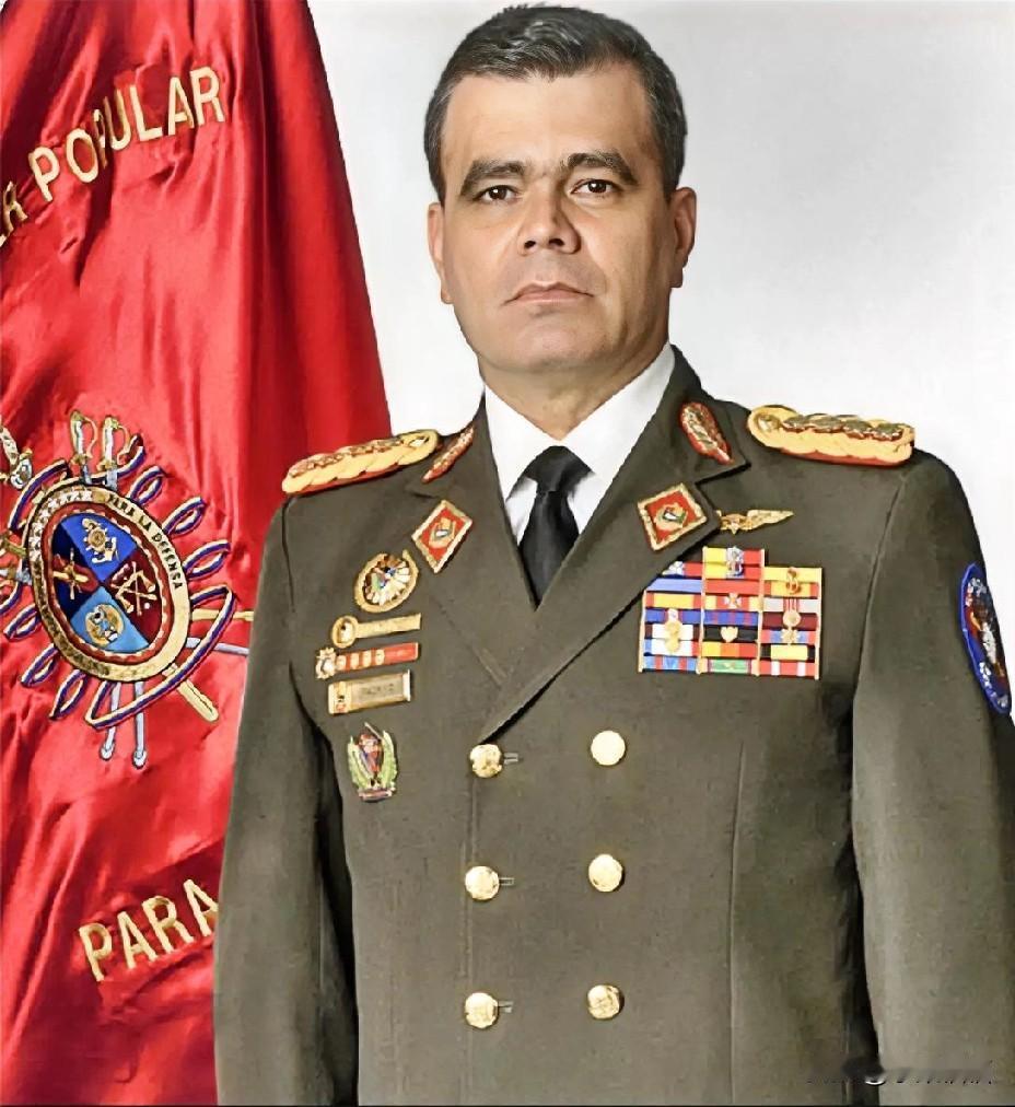 家人们
咱唠唠委内瑞拉的帕德里诺
这人妥妥是当地的“实权大佬”，地位稳得一批！