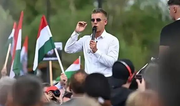 匈牙利迎来新任总理彼得·马扎尔，一边主动向欧盟靠拢，一边又离不开俄罗斯的能源供给