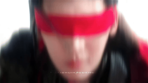 侯明昊红绸蒙眼这一段我比女主更先爱上侯明昊侯明昊蒙眼造型清冷又魅惑，克制下翻涌的