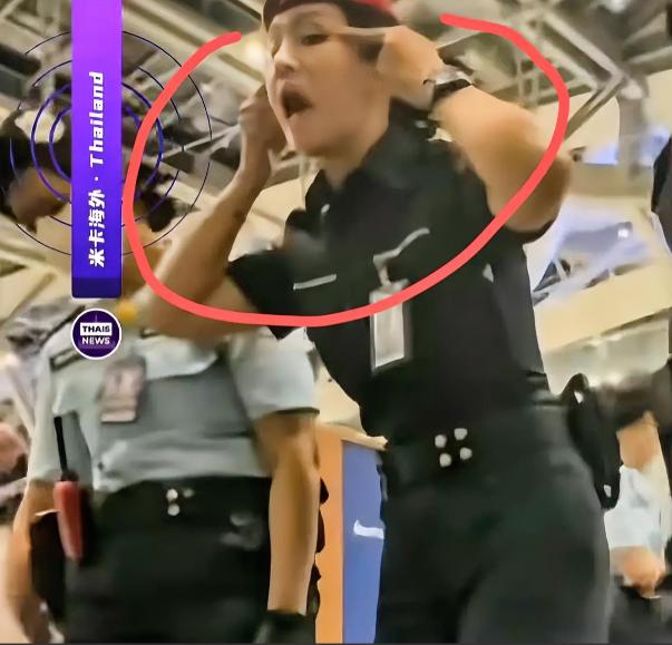 拿着有效机票，过了安检，甚至都走上廊桥了，结果被赶下来，行李被强行卸下，飞机照常