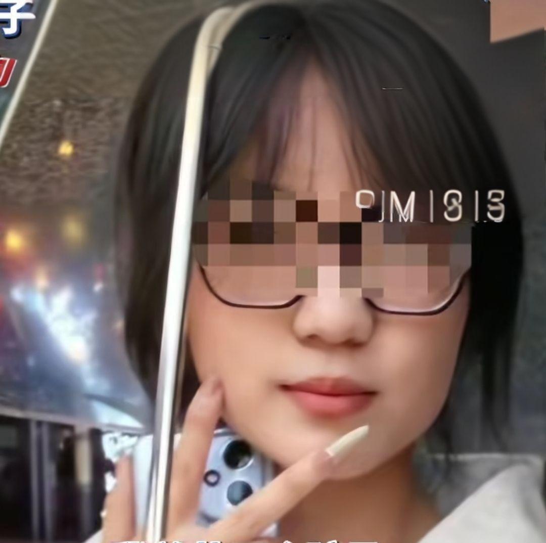 花季少女湖中溺亡
见到女儿遗体的瞬间，张先生几近晕厥。
女儿年仅19岁，是张先生