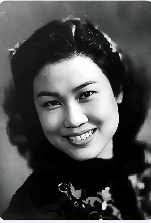 你还记得这位老电影人的名字吗？她在电影《南征北战》里饰演游击队长赵玉敏，在电影《