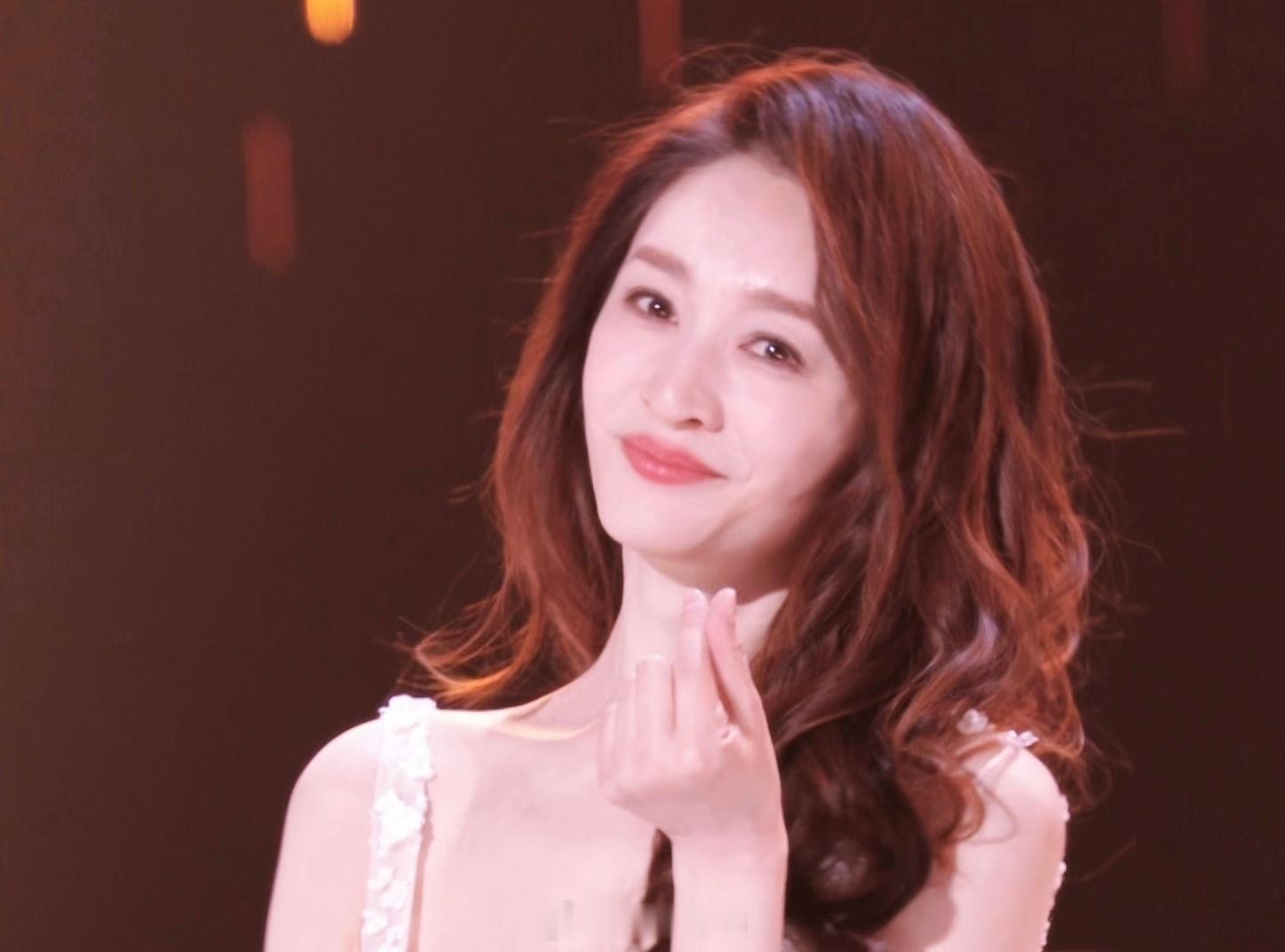 李小冉属实养成系，进步好多啊，唱得好好听！除此之外，不得不说，我们小冉姐的美貌实