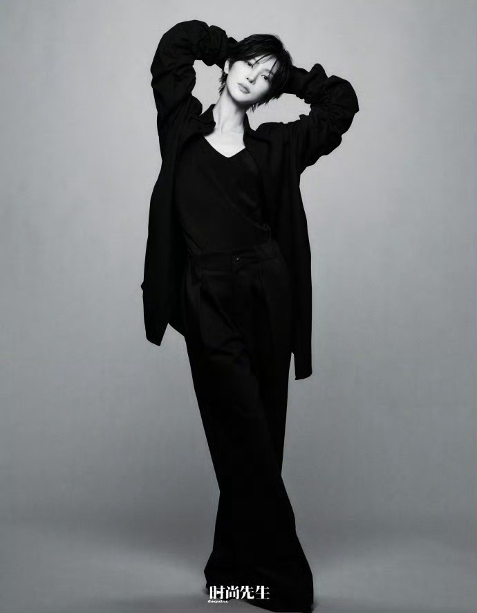 金晨微分碎盖短发造型，姐姐随便摆摆都能美到让人失语！ 