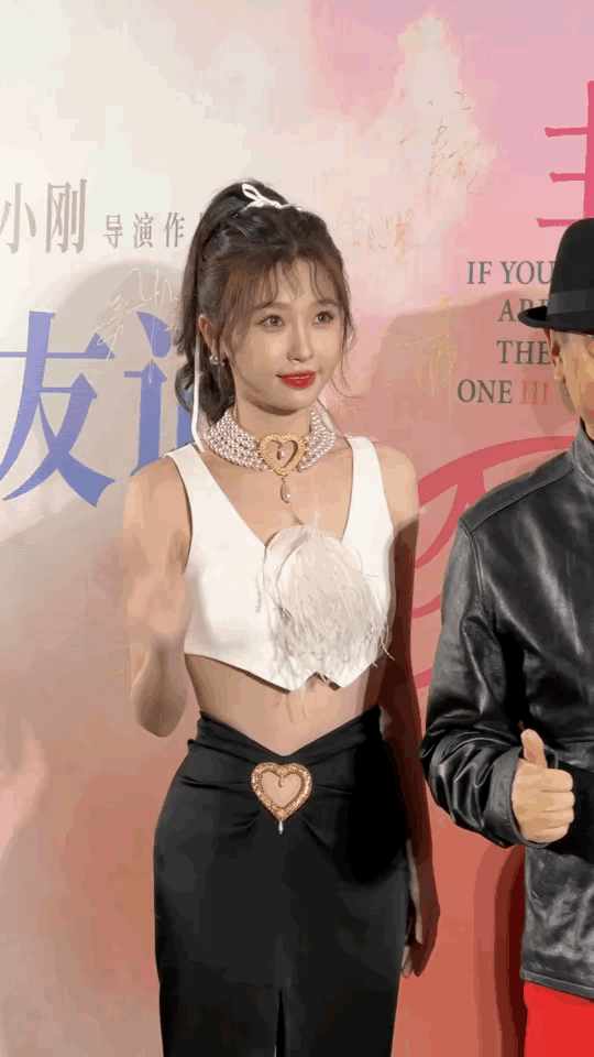 虞书欣一直在观众面前表现出自己可爱的一面。感觉这不是真的她，她非常知道自己要什么