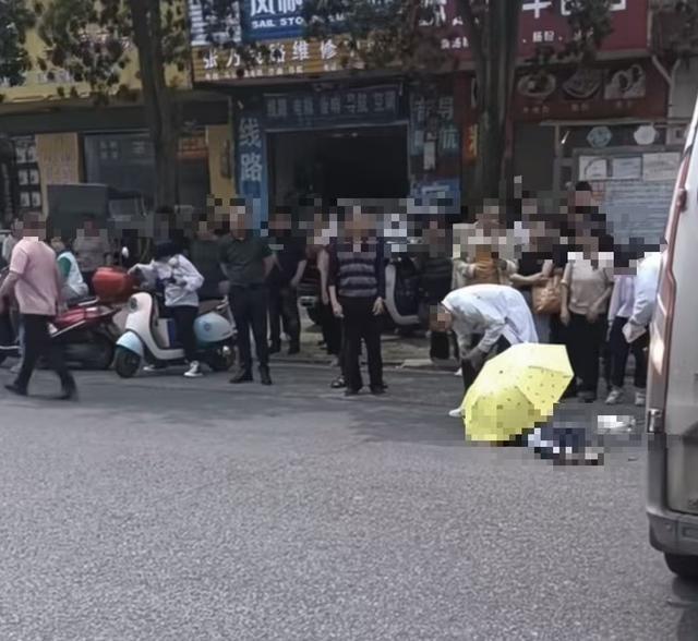 【株洲三年级小学生上学途中命丧斑马线】


2026年4月10日清晨，湖南株洲天