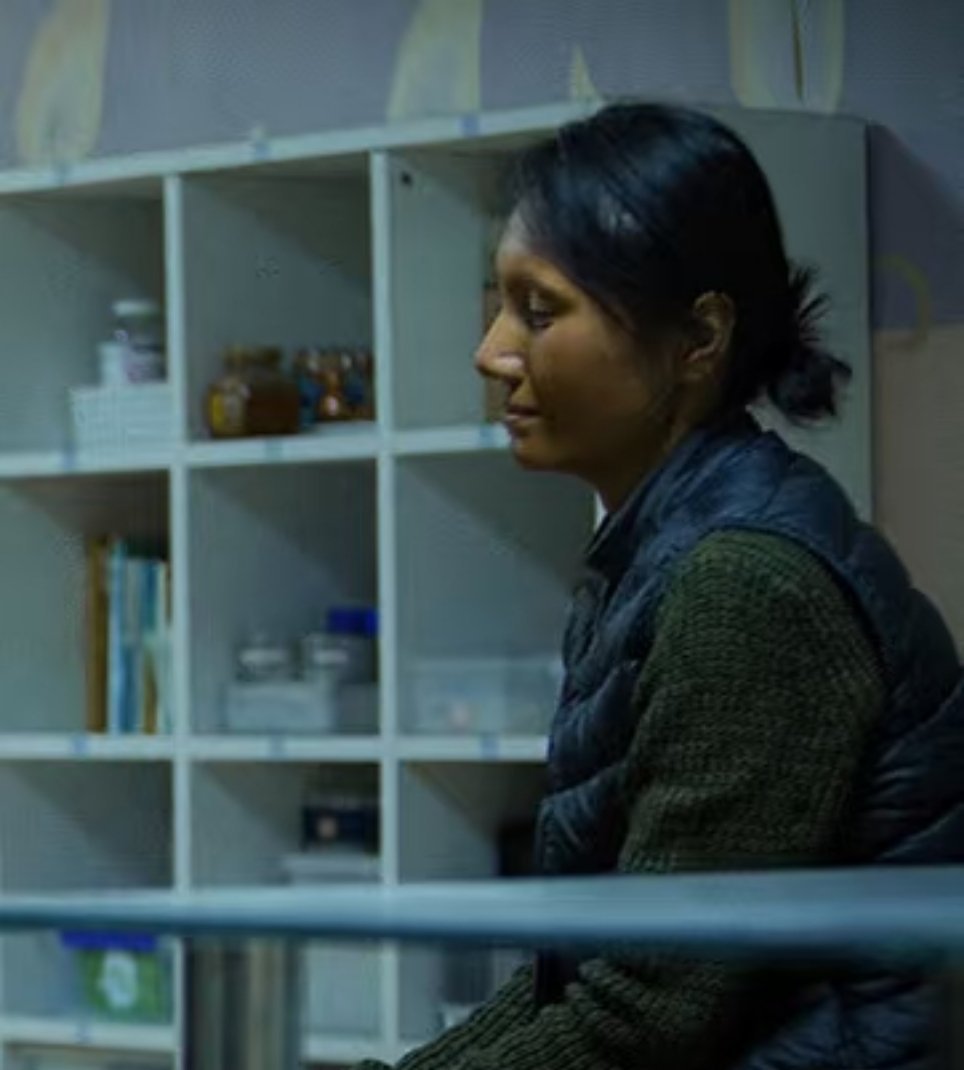 袁泉好像性转版张东升袁泉才是秦昊爬山的前辈袁泉新片《蜂蜜的针》太敢拍了！支宁邀闺