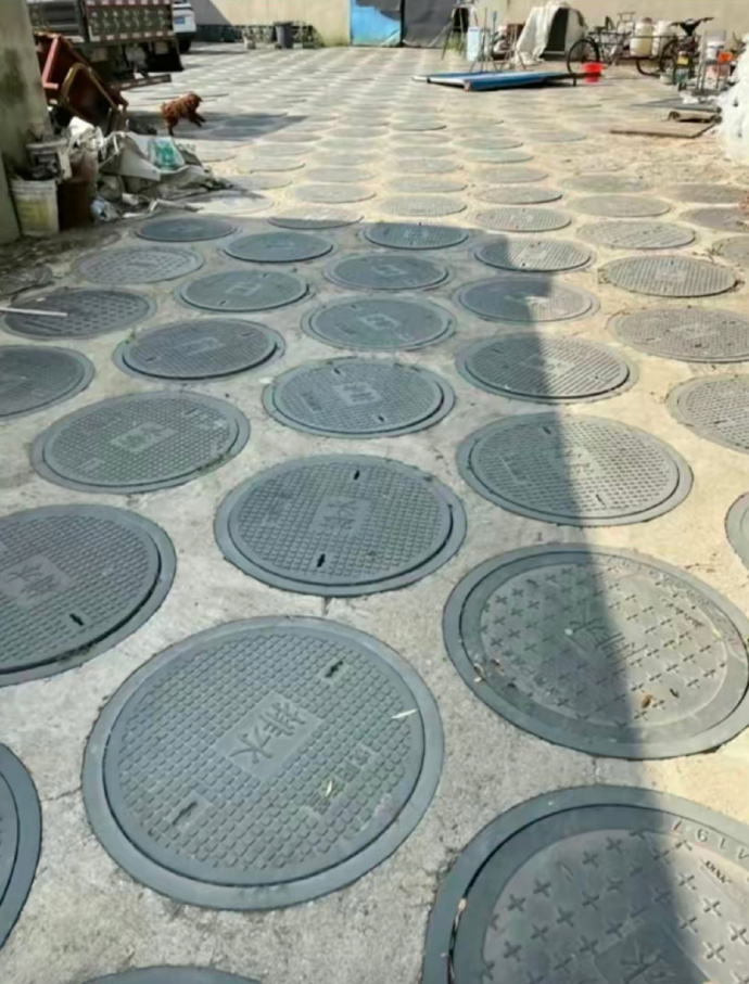这是一条东北人无法下脚的路 ​​​