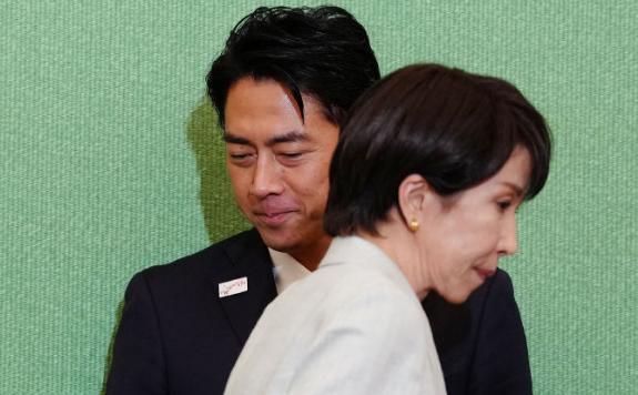 小泉进次郎的团队因为“刷好评”，而陷入了丑闻，高市早苗难道没有同样的操作。
不同