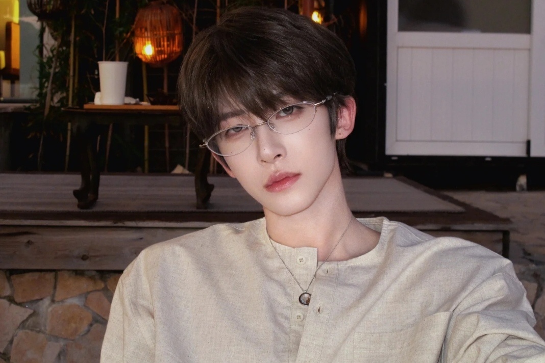 这个眼神再佩戴上眼镜好戳我🥺 ​​​