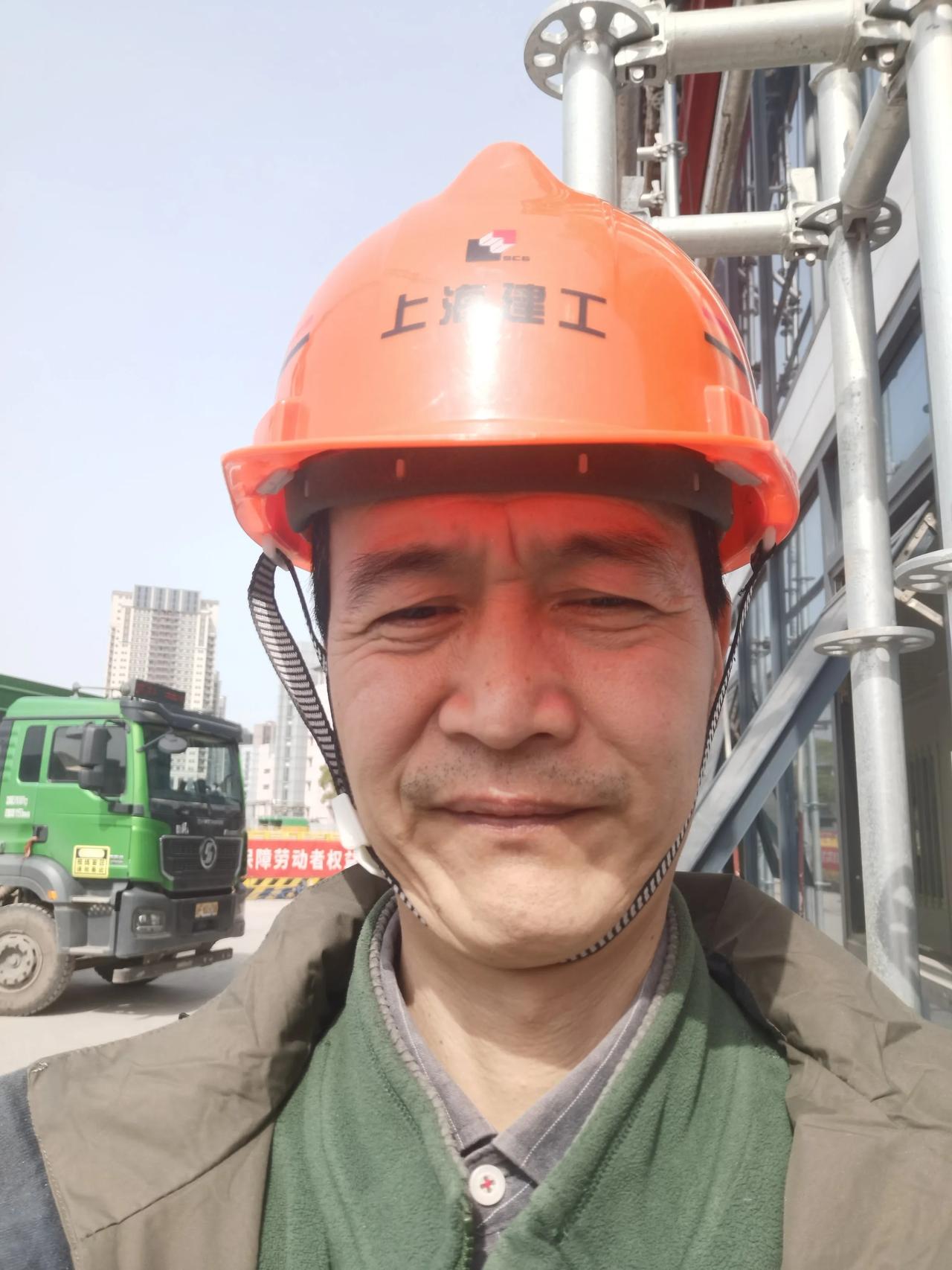 为了干成大事，亲自建筑工地考查钢筋混凝土。
为建筑工，TieCore奋斗💪💪