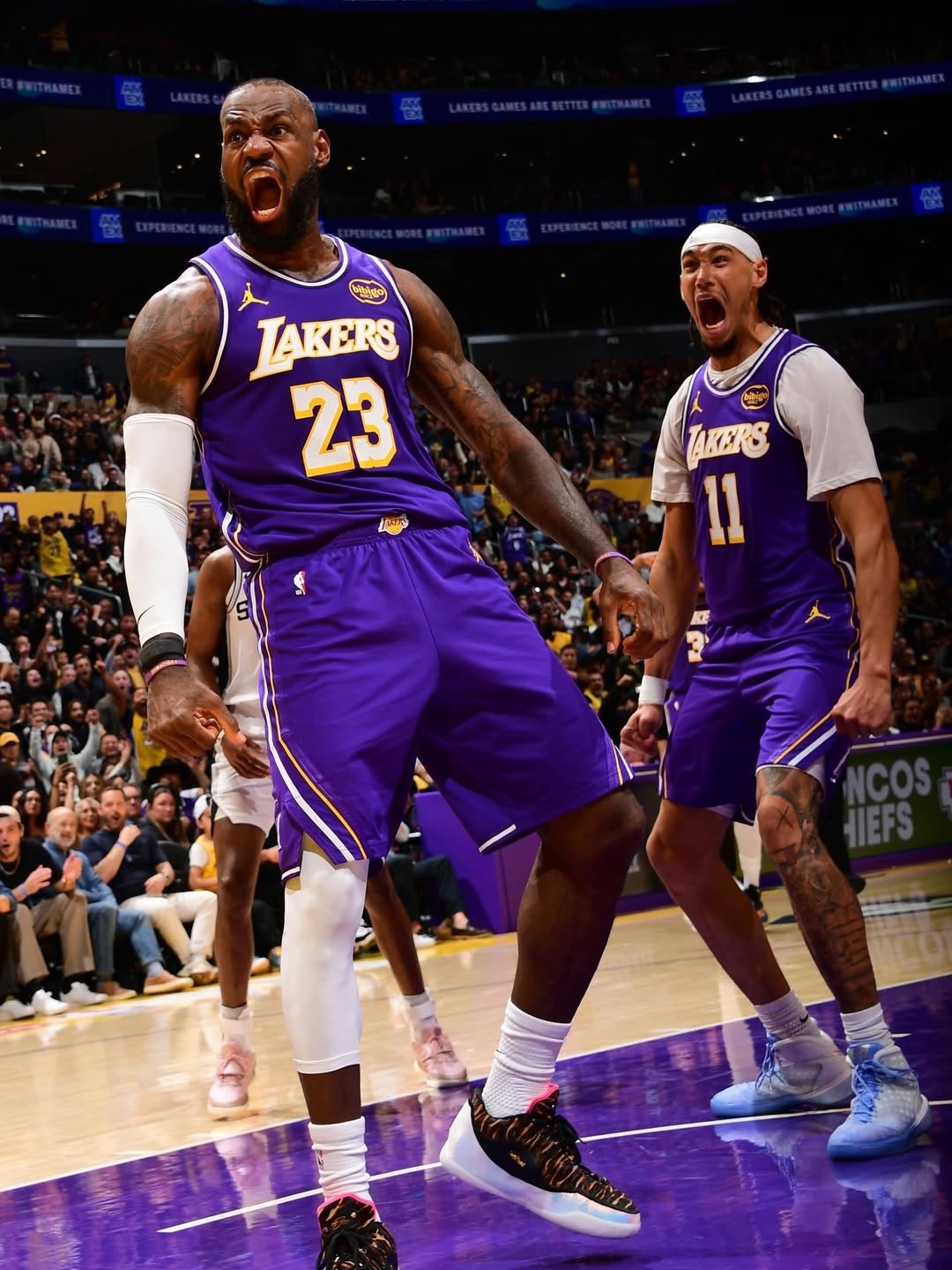 看来海斯的斯王怒吼已得到老人家的真传洛杉矶湖人 福州·福州佩伯酒店