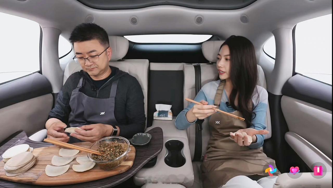 个人不是很理解智己LS6的宣传片[允悲]
为了展示后排磁吸生态，在后排包起了饺子
