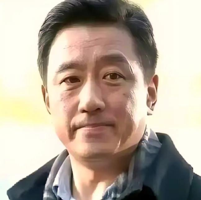 我看《末路1997》这段旧事,最震动我的不是烧胶片,而是一个剧组被逼到重来的那口
