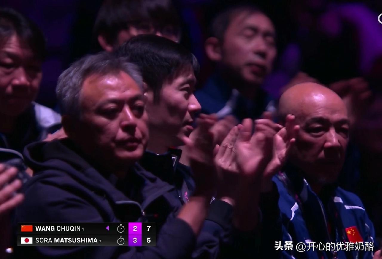 中午孙颖莎先输，晚上王楚钦后输。
男单上半区彻底失守，下半区还有小将独苗坚守。