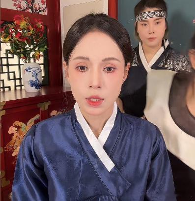 #李若彤58岁的状态# ​​​#李若彤说女性不需要容貌焦虑#58 岁的李若彤所呈