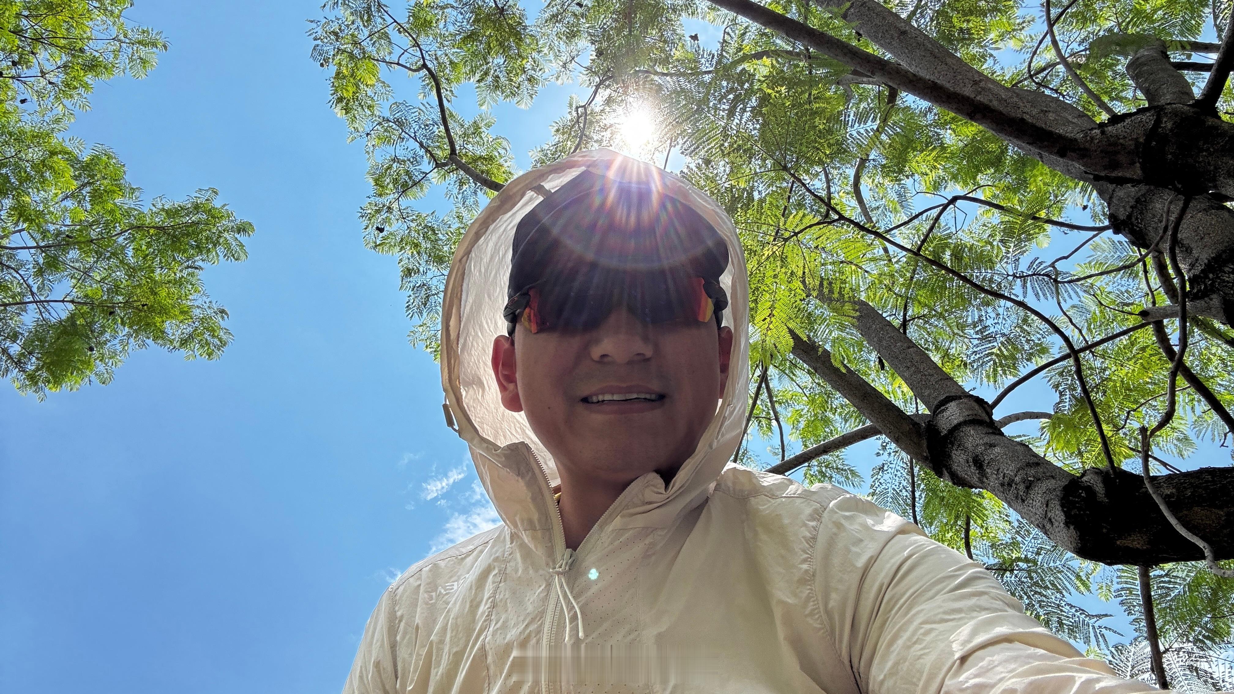 从云南昆明出发走G56杭瑞高速，途经漾濞，隔壁是G215国道并行，这里山路崎岖蜿