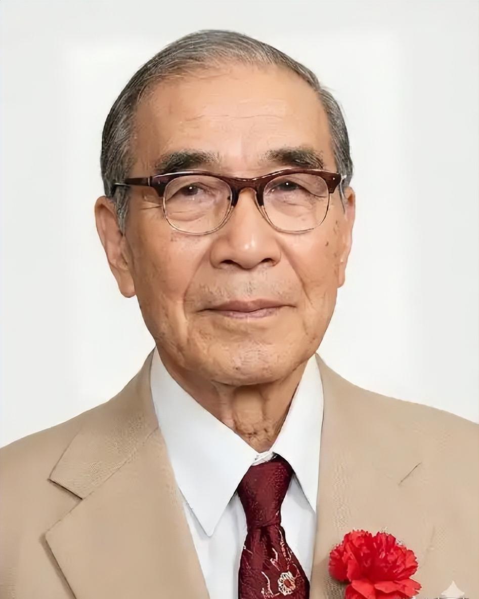 85岁的他喝迷糊了，把家里23岁的小保姆当成了自己老婆，保姆没有反抗，第二天，保