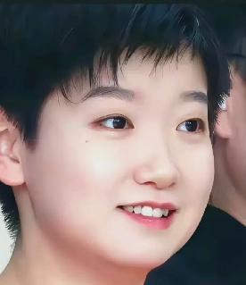 [鼓掌]“孙颖莎以后归我？这句话瞬间引发了网友们的热议和争论！”就在最近的头条首
