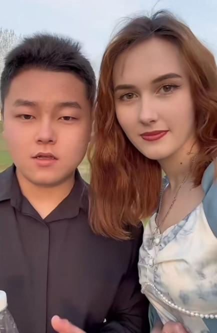 “用生命换来的媳妇！”2022年，河南农村一小伙，冒死从战火连天的乌克兰带回来了