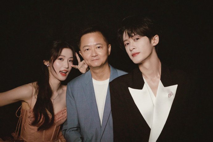 卢昱晓檀健次ccd合照卢昱晓檀健次合照拍立得 卢昱晓檀健次ccd来啦~檀健次
