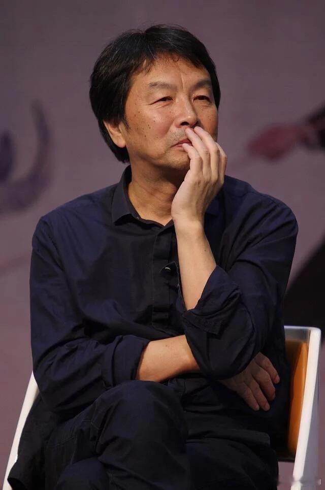 刘震云说AI也不容易 被刘震云老师这段狠狠治愈了！AI能算清数据和时间，却算不出