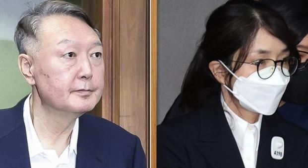 14日，韩国前韩国总统尹锡悦与妻子金建希在法院庭审现场相见，开庭前尹锡悦坐在被告